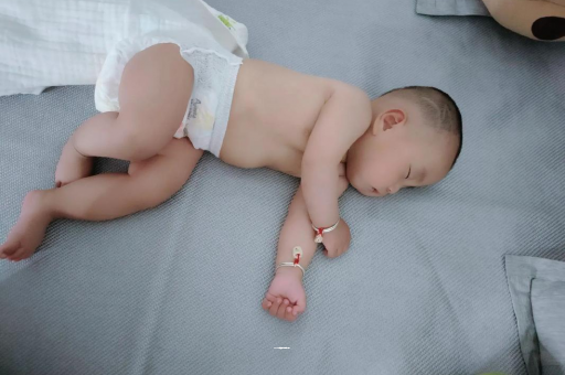 那曲没满月的宝宝